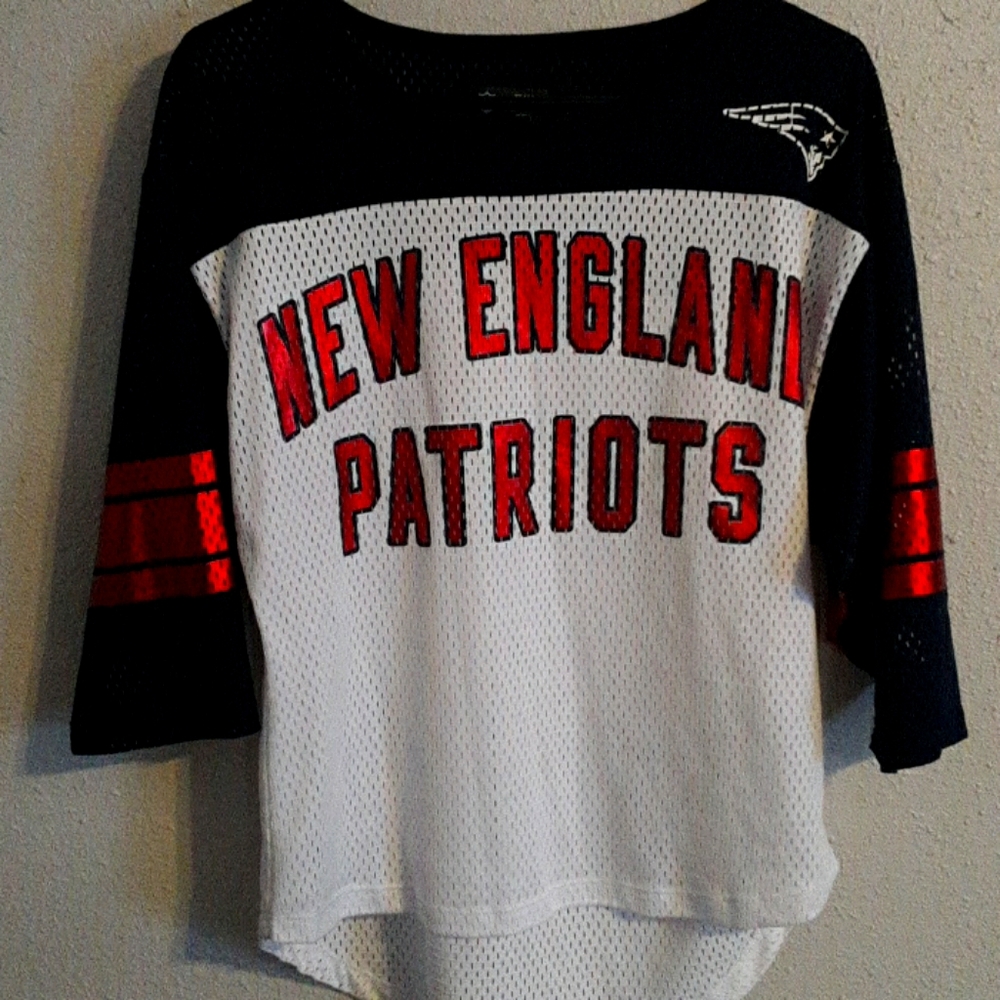 Women's New England Patriots top